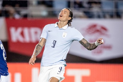 Uruguay cayó derrotado 3-1 ante Japón en el debut de Diego Forlán
