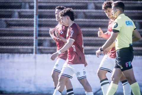 Wanderers venció a Cerro 2-0 en una final anticipada por la permanencia