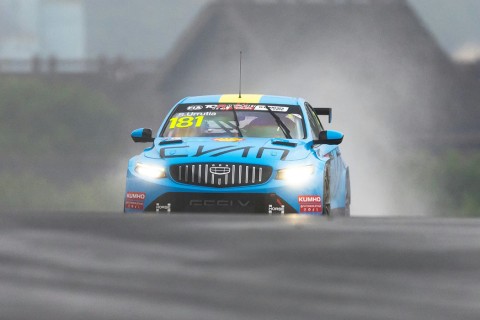 Santi Urrutia sufrió un toque que lo dejó en el décimo lugar de la tercera carrera en China