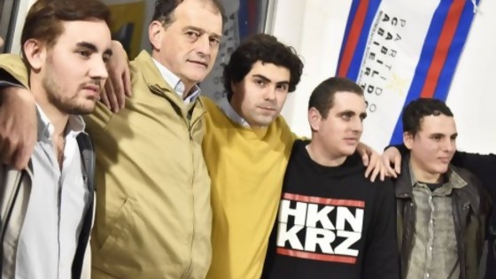 El simpatizante neonazi en la foto con Manini Ríos tiene ascendencia judía — Audios — No Toquen Nada | El Espectador 810