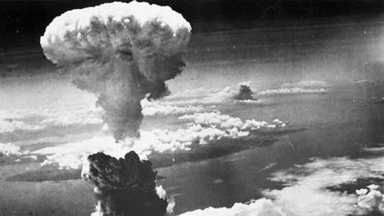 La creación de la bomba atómica y la cuestión moral en la ciencia — Audios — Las Conversaciones | El Espectador 810