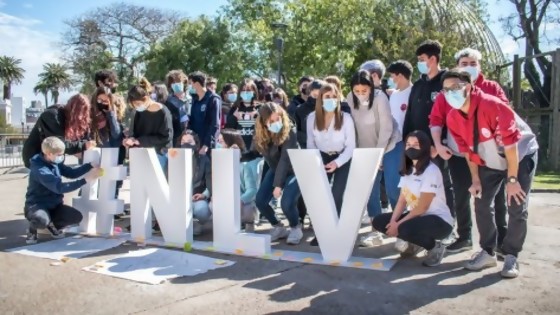 Miles de liceales participaron de la campaña Noviazgos Libres de Violencia — Informes — No Toquen Nada | El Espectador 810