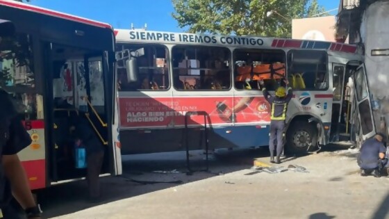 Choque entre dos ómnibus en La Unión dejó 27 heridos — La portada — Paren Todo | El Espectador 810
