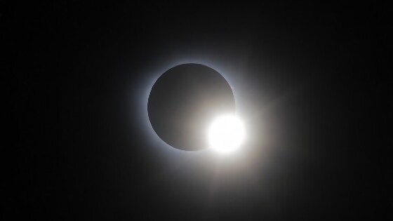 Lo que dejó el eclipse solar imperialista/ El PIT-CNT sigue poniendo a prueba su pareja con el FA — Columna de Darwin — No Toquen Nada | El Espectador 810