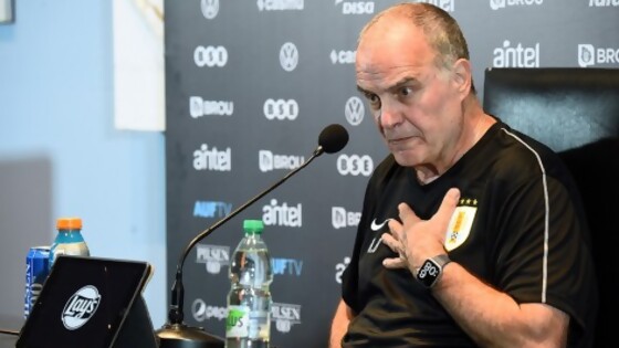 Bielsa en fase artiguista: quemar todo y paranoia a tope — Darwin - Columna Deportiva — No Toquen Nada | El Espectador 810