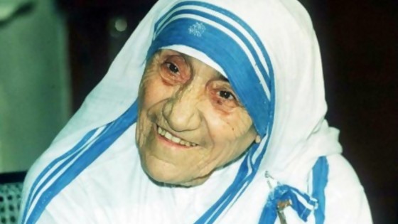 La historia de Teresa de Calcuta, la Santa que considera que “la paz comienza con una sonrisa” — Musas, mujeres que hicieron historia — Abran Cancha | El Espectador 810
