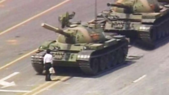 “El hombre del tanque” de la Plaza de Tiananmen — Leo Barizzoni — No Toquen Nada | El Espectador 810