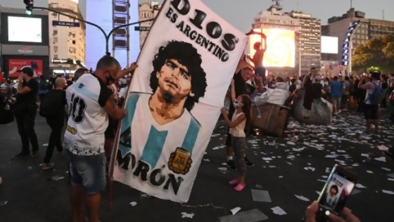 Melodramatón por la muerte de Maradona, 72hs de Duelo Nacional y Popular — Columna de Darwin — No Toquen Nada | El Espectador 810