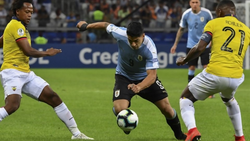 El triunfo de Uruguay ante los bolivianos con cuerpos de deportistas —  Darwin - Columna Deportiva — No Toquen Nada | El Espectador 810