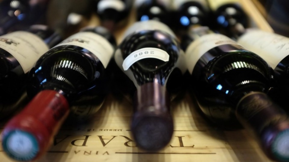 Regulación del alcohol: debate entre el problema de salud y el vino de la iglesia —  Informes — No Toquen Nada | El Espectador 810