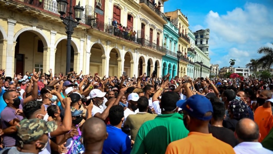 Coalición multicolor se pronuncia sobre Cuba —  Qué tiene la tarde — Más Temprano Que Tarde | El Espectador 810