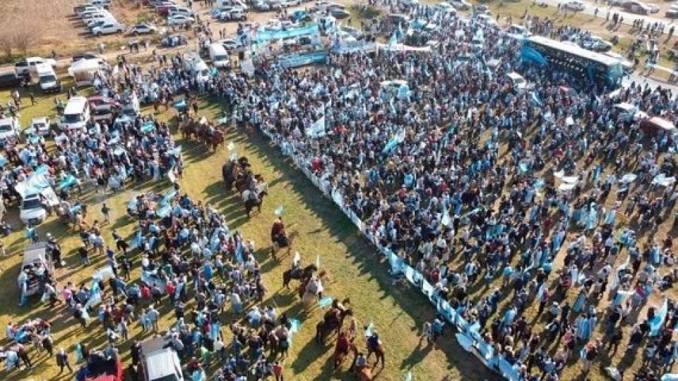 El campo argentino otra vez se manifestó contra ''el intervencionismo'' del Gobierno —  gremiales — Dinámica Rural | El Espectador 810
