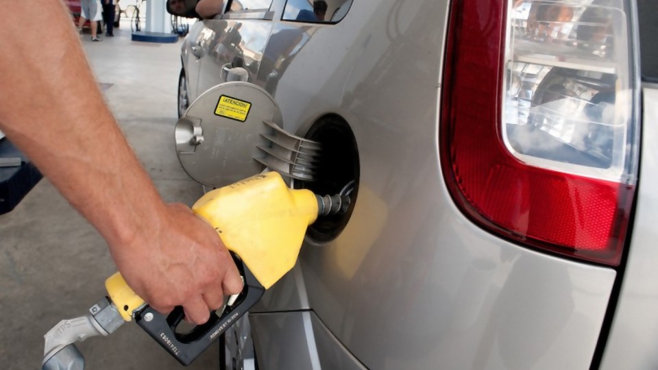 Darwin arma el GACH del precio del combustible, ¡con nombres! —  Columna de Darwin — No Toquen Nada | El Espectador 810