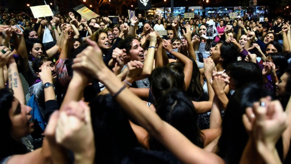 Darwin clasifica a los hombres que fueron a la marcha del 8M —  NTN Concentrado — No Toquen Nada | El Espectador 810