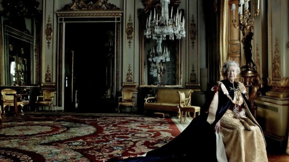 El “Queengate” protagonizado por Annie Leibovitz y la reina Isabel II —  Leo Barizzoni — No Toquen Nada | El Espectador 810