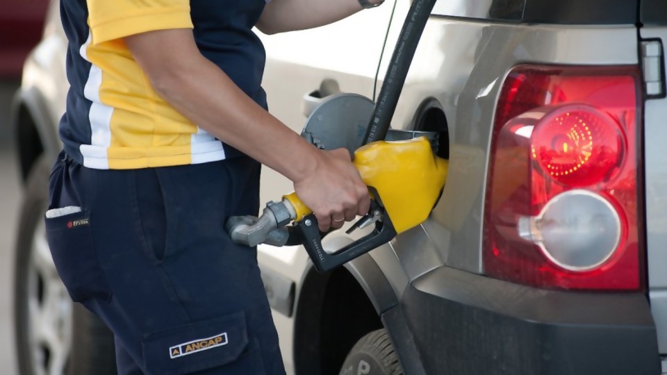 El gobierno anunció rebaja de combustibles desde el 1 de octubre —  Qué tiene la tarde — Más Temprano Que Tarde | El Espectador 810