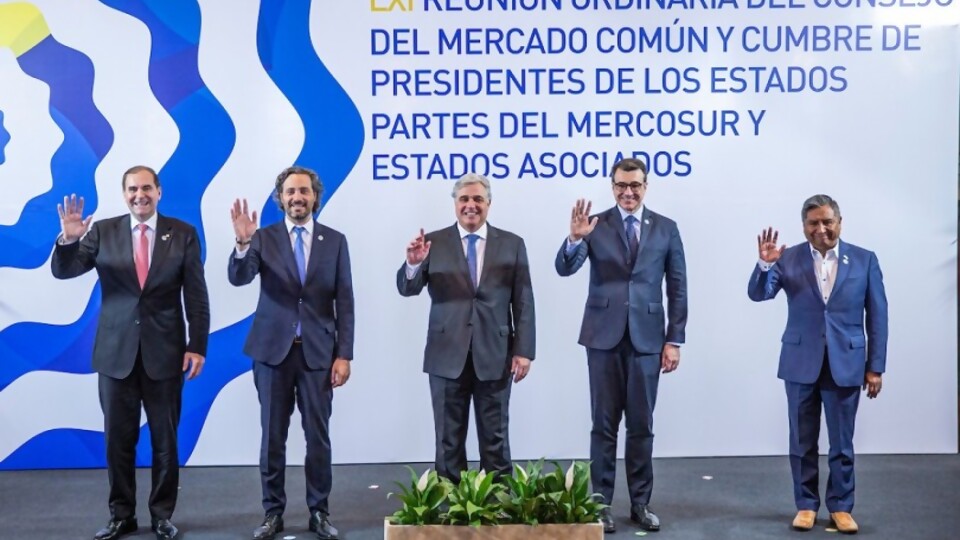 Cumbre del Mercosur: El canciller Francisco Bustillo fue crítico con la situación del Mercosur en su discurso inaugural —  Qué tiene la tarde — Más Temprano Que Tarde | El Espectador 810