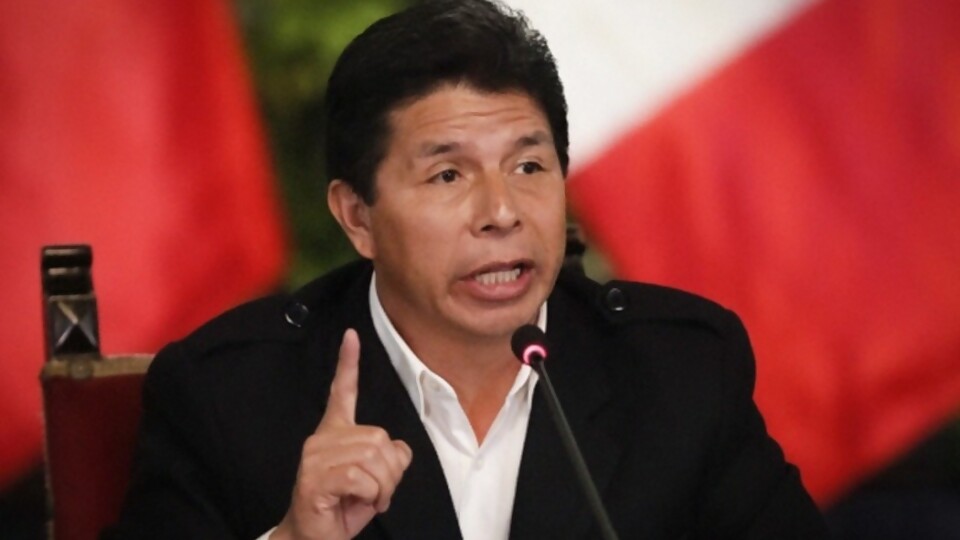 La política de Perú vive en un brote psicótico permanente —  Claudio Fantini — Primera Mañana | El Espectador 810