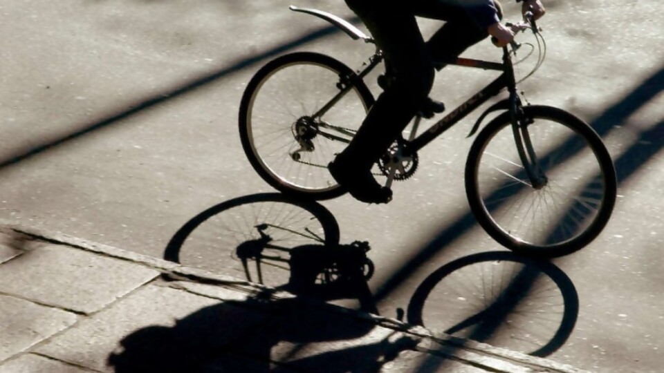 ¿Las bicicletas deberían pagar patente? —  Gustavo Viñales — No Toquen Nada | El Espectador 810