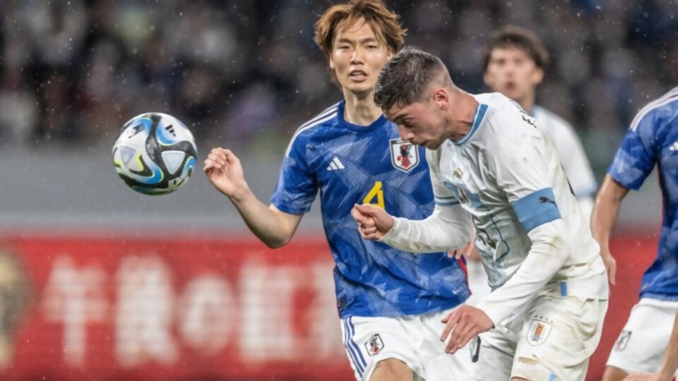 El análi del partido de Uruguay en Japón y de cómo se destrabaron los equipos de Maradona —  Darwin - Columna Deportiva — No Toquen Nada | El Espectador 810