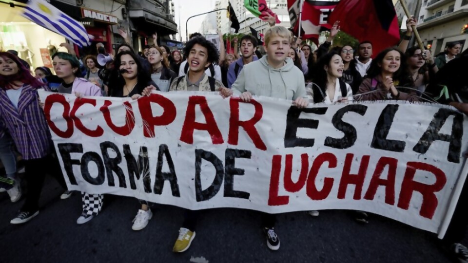 Los principales titulares de este viernes 14 de abril —  Titulares — Primera Mañana | El Espectador 810