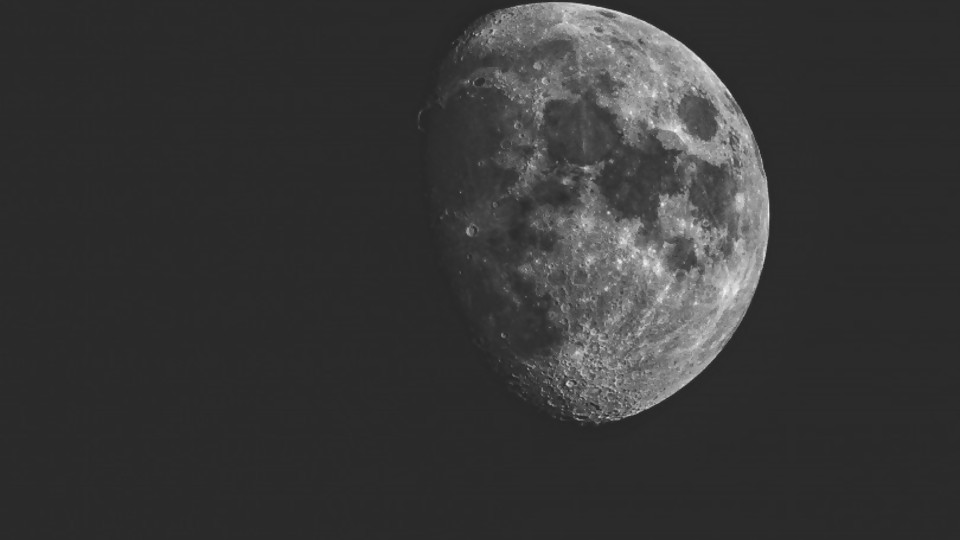 Ciencia al alcance de la mano: ¿Qué tienen en común la luna, las luciérnagas y los aplausos? —  Audios — Geografías inestables | El Espectador 810