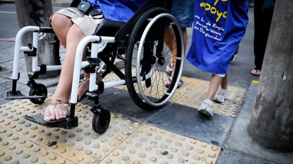 Una ley “pragmática” para hacer accesible el voto a discapacitados motrices   —  Informes — No Toquen Nada | El Espectador 810