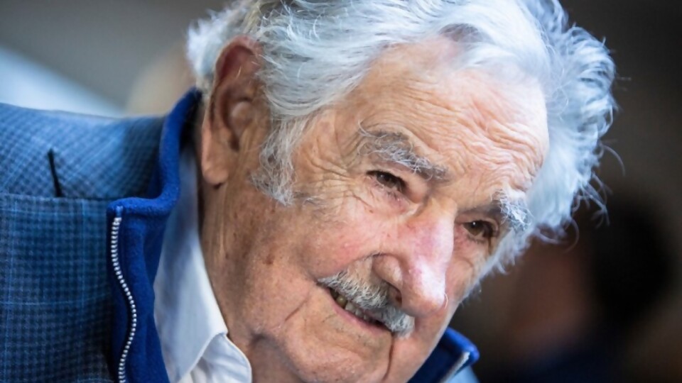 El presidente Lacalle Pou, Mujica y Sanguinetti coincidieron en el lanzamiento del libro “Mevir: una historia hablada” —  Qué tiene la tarde — Más Temprano Que Tarde | El Espectador 810