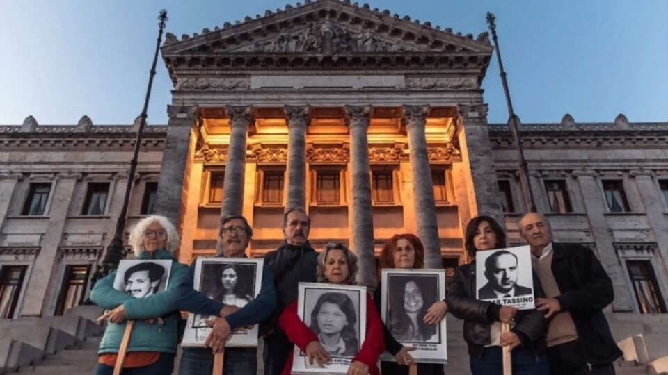  Acto público de reconocimiento de responsabilidad internacional del Estado uruguayo en los asesinatos de Silvia Reyes, Laura Raggio y Diana Maidanik, y la desaparición de Luis E. González y Óscar Tassino —  Qué tiene la tarde — Más Temprano Que Tarde | El Espectador 810