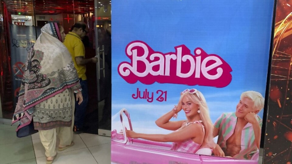 Barbie llegó al feminismo antes que la desalinizadora a Uruguay —  Darwin concentrado — No Toquen Nada | El Espectador 810