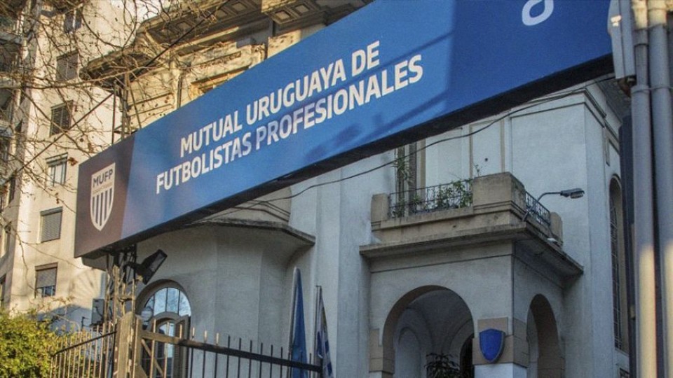 La vuelta del fútbol uruguayo está cada vez más lejos —  Deportes — Primera Mañana | El Espectador 810