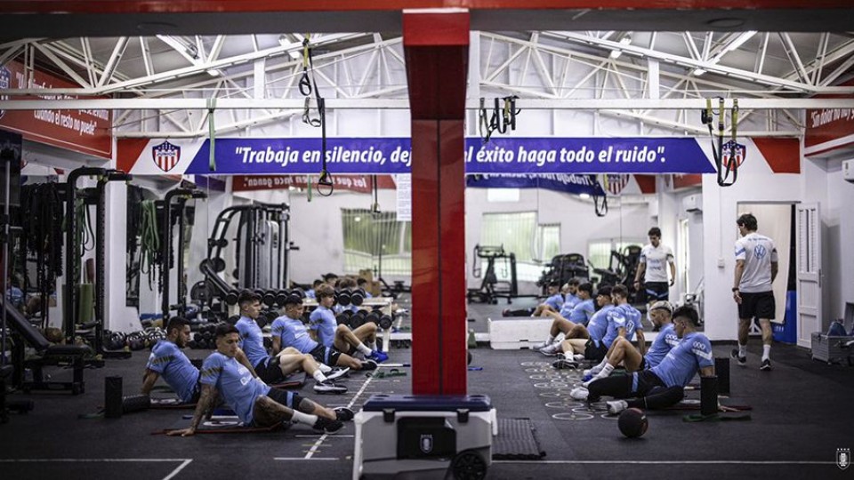 Uruguay llegó a Barranquilla y prepara el partido ante Colombia —  Deportes — Primera Mañana | El Espectador 810