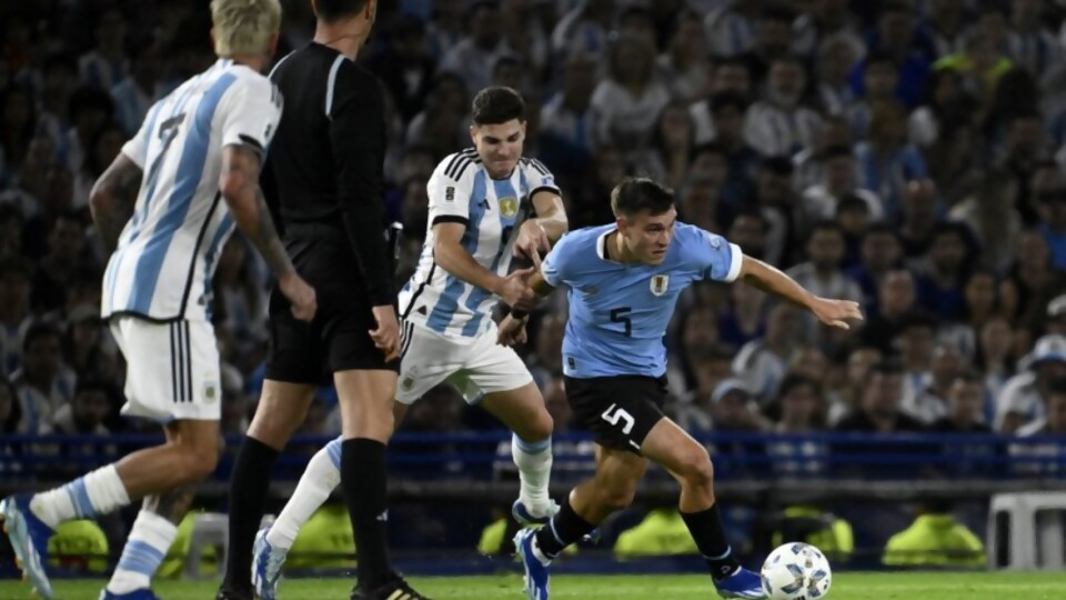 Las razones de la incomodidad de Argentina ante Uruguay —  Darwin - Columna Deportiva — No Toquen Nada | El Espectador 810