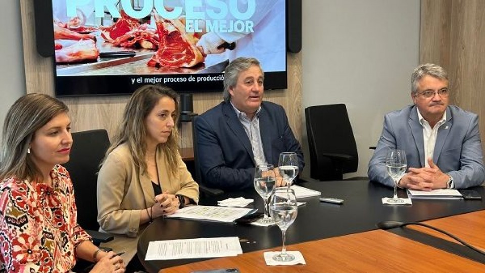 Acosta: en exportación de carne se da una reducción del ingreso de divisas del entorno al 20% —  Carne — Dinámica Rural | El Espectador 810