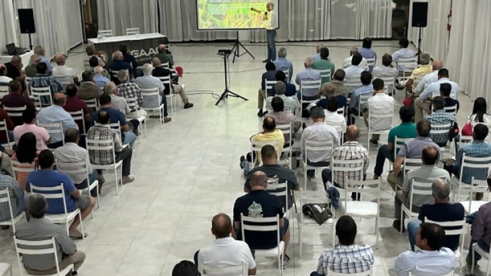 Mega Agro y Calvase hicieron foco en pasturas en el basalto  —  Exposiciones — Dinámica Rural | El Espectador 810