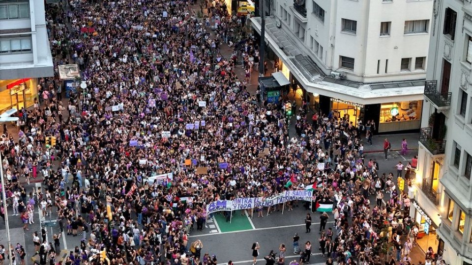 Declaración y denuncia por acto antisemita en el 8M —  La portada — Paren Todo | El Espectador 810