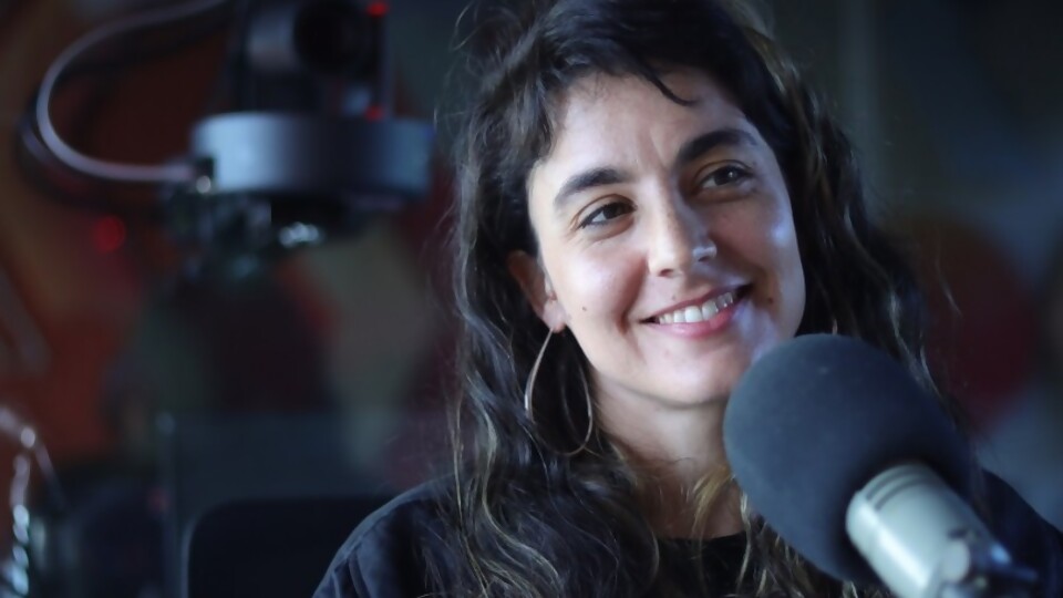 Elena Ciavaglia muestra en vivo parte de su búsqueda musical —  Entrevistas — No Toquen Nada | El Espectador 810