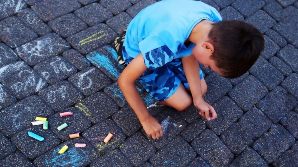 Familiares de niños y niñas con autismo convocan a movilizarse frente al MIDES —  Qué tiene la tarde — Más Temprano Que Tarde | El Espectador 810