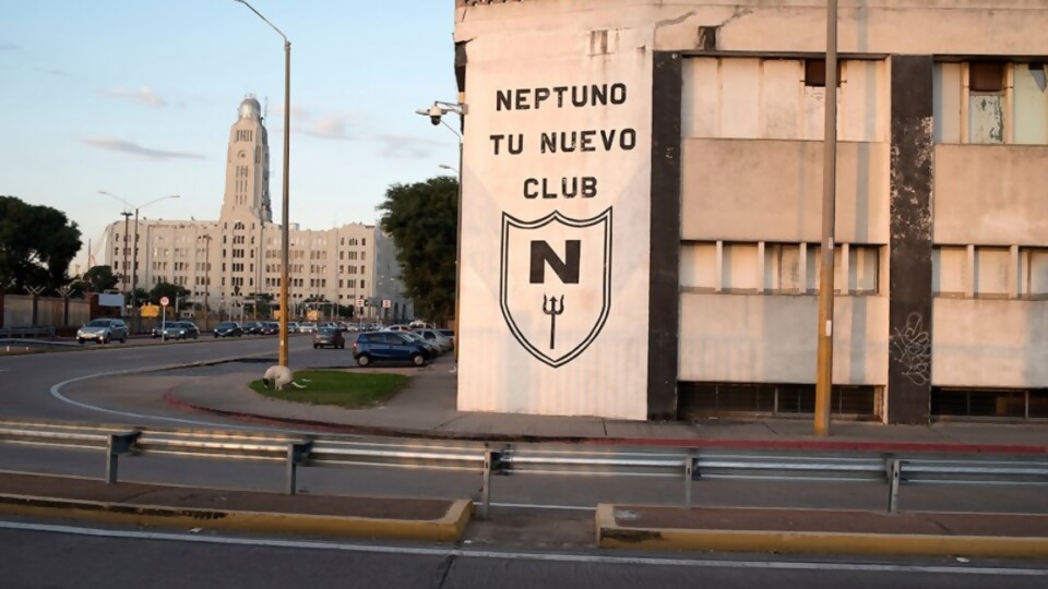 Volvió Recarey, el juez de las Vacaciones de julio, y el Proyecto Neptuno emparejó (para abajo) al Club Neptuno —  Columna de Darwin — No Toquen Nada | El Espectador 810