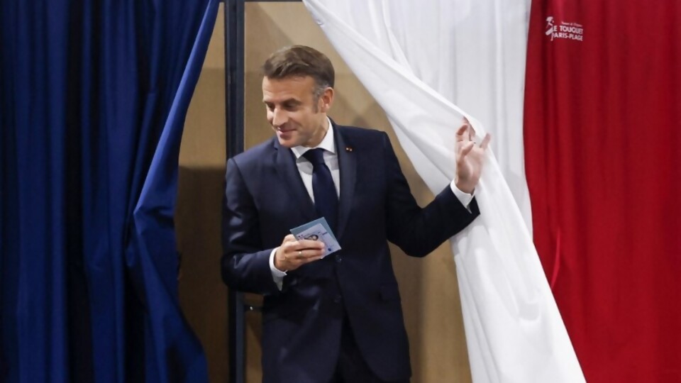 Brain NoSnow, el muñeco de no nieve de Mercedes/ Macron y su “línea Maginot” contra la extrema derecha —  Columna de Darwin — No Toquen Nada | El Espectador 810