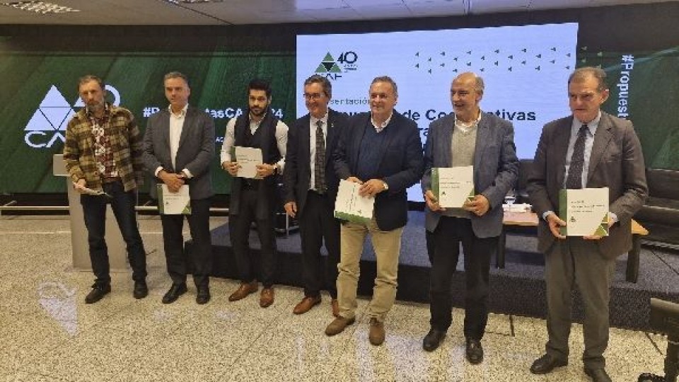 CAF entregó documento a candidatos presidenciales —  gremiales — Dinámica Rural | El Espectador 810