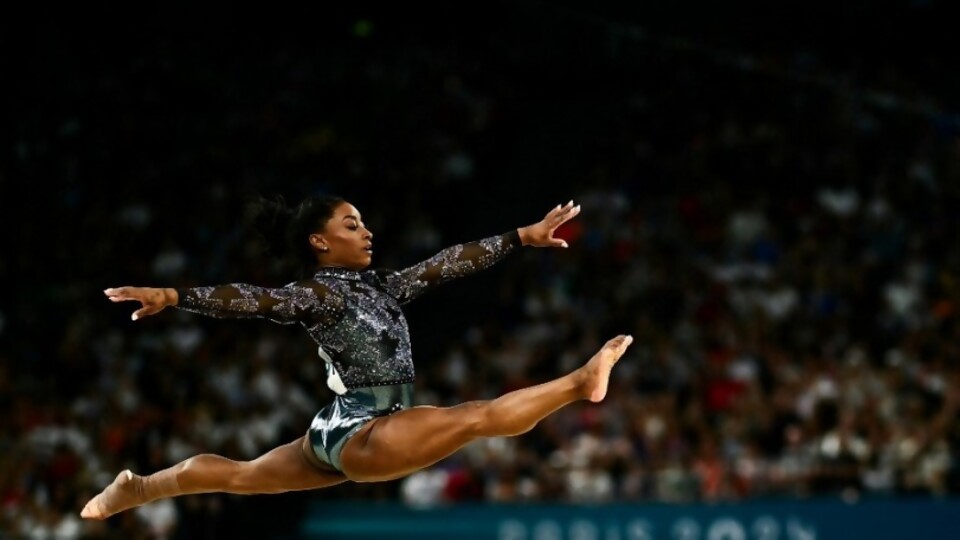 Simone Biles volvió a volar, en París y en Netflix —  Pía Supervielle — No Toquen Nada | El Espectador 810