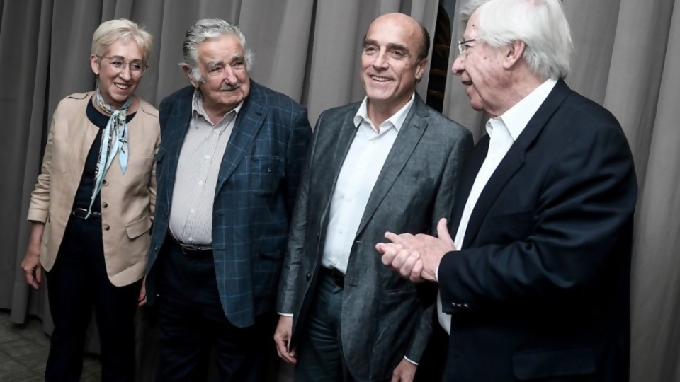 El déjà vu de ver a Mujica de saco y tomando las decisiones —  Departamento de periodismo electoral — No Toquen Nada | El Espectador 810