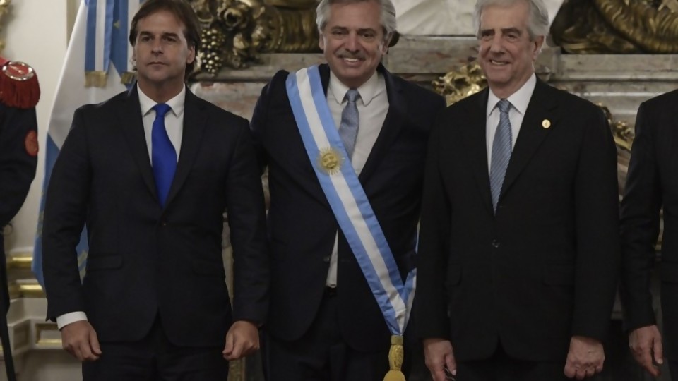 El concubinato de Lacalle Pou y Tabaré estuvo en Argentina —  Columna de Darwin — No Toquen Nada | El Espectador 810