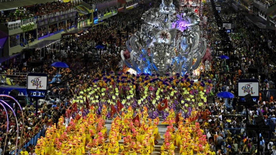 El Carnaval de las críticas y el silencio de Bolsonaro —  Denise Mota — No Toquen Nada | El Espectador 810