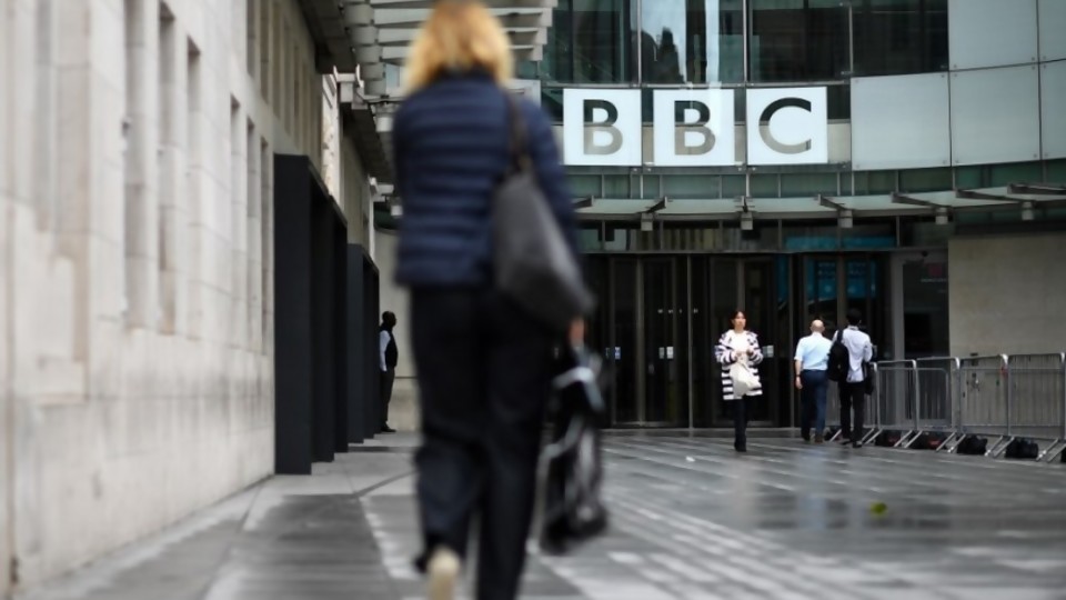 La diplomacia “de cocktail” de Bustillo y el futuro de la BBC a 100 años de su creación —  NTN Concentrado — No Toquen Nada | El Espectador 810