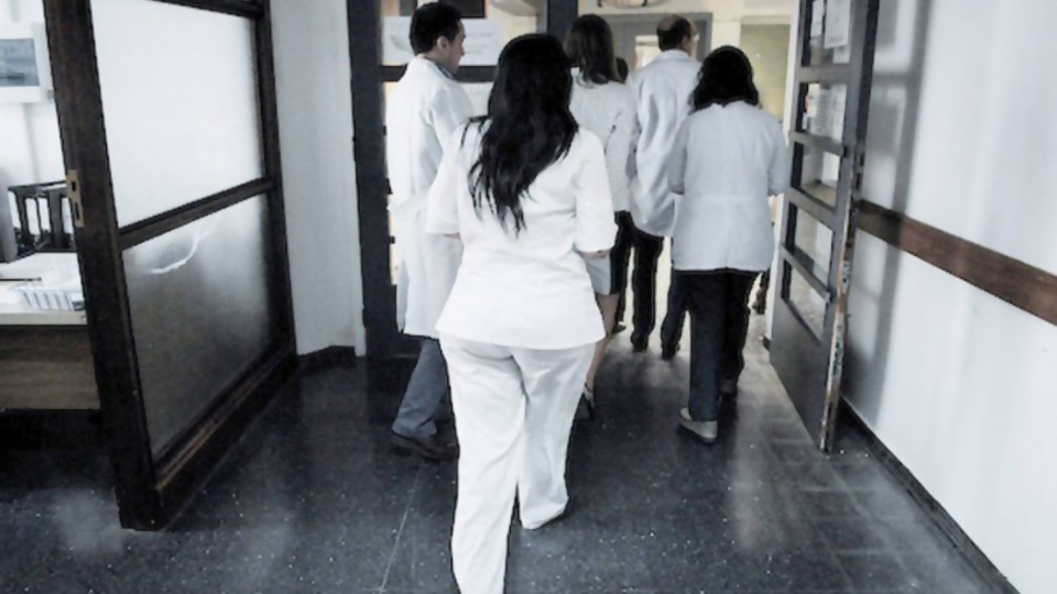 Enfermería universitaria tiene salarios “obscenamente sumergidos” respecto a médicos —  Entrevistas — No Toquen Nada | El Espectador 810