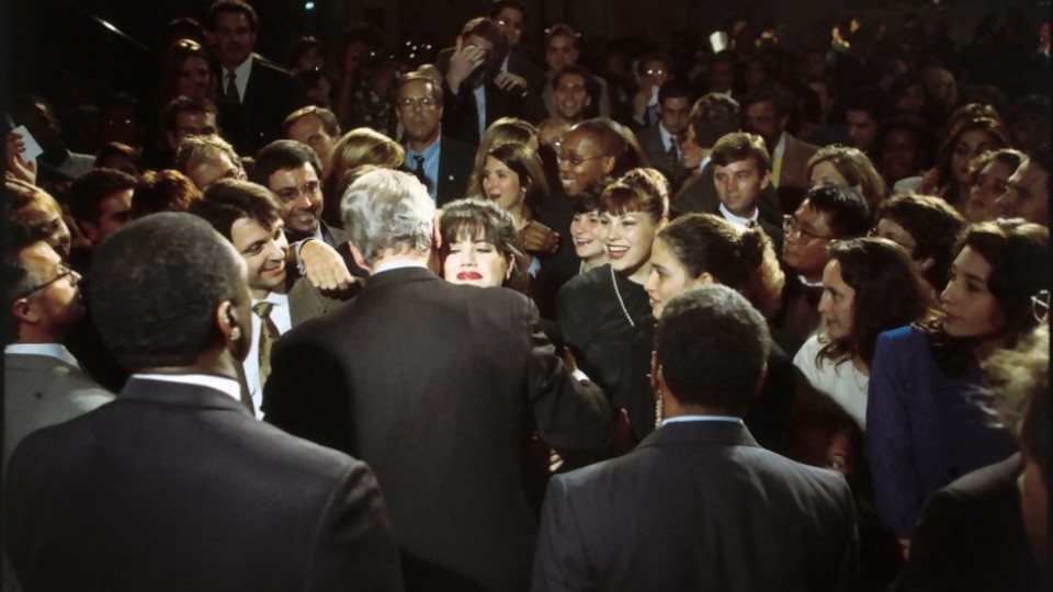 Lewinsky, Clinton y una foto que tuvo que esperar dos años para hacerse famosa —  Leo Barizzoni — No Toquen Nada | El Espectador 810