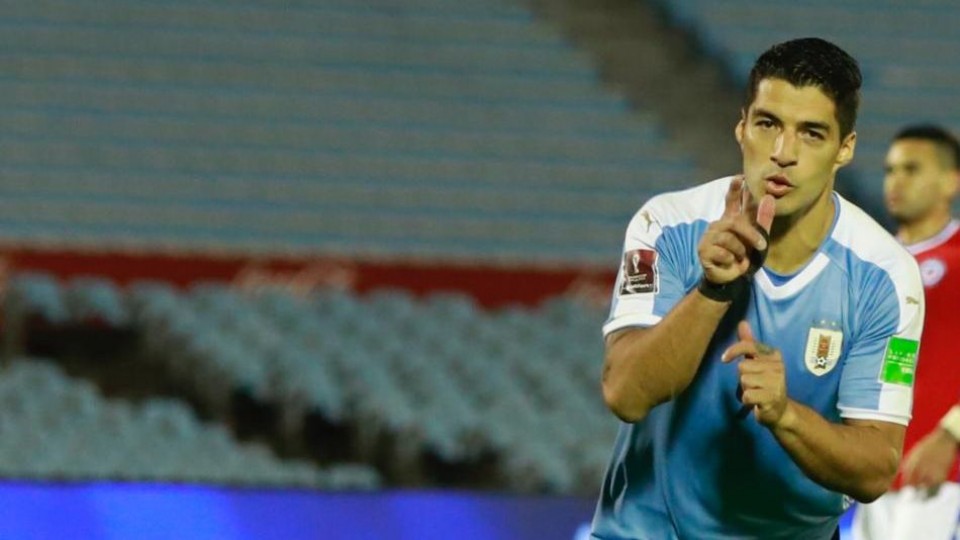 Uruguay debutó en las Eliminatorias con un triunfo agónico ante Chile —  Deportes — Primera Mañana | El Espectador 810