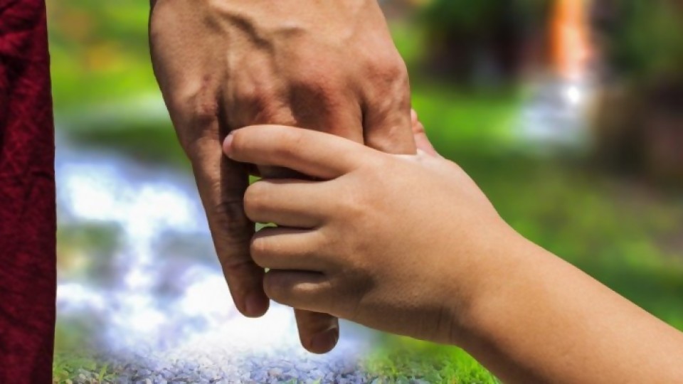 Hijos de padres separados: se reedita una polémica sobre tenencia y co responsabilidad —  La Entrevista — Más Temprano Que Tarde | El Espectador 810